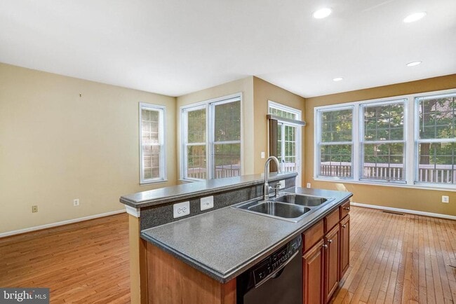 Building Photo - 9662 Potters Hill Cir