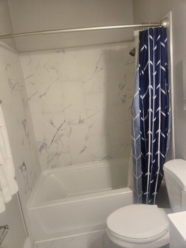 Building Photo - "2-Bed Apartment on South Brook St, Louisville!"