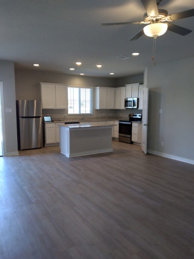 Kitchen - 13350 Stadium Cv