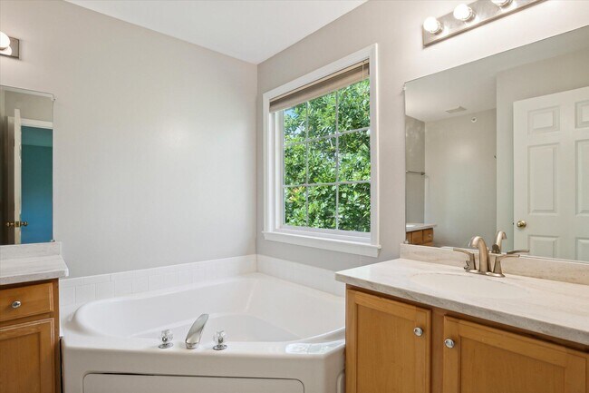 Building Photo - 2817 Barclay Way