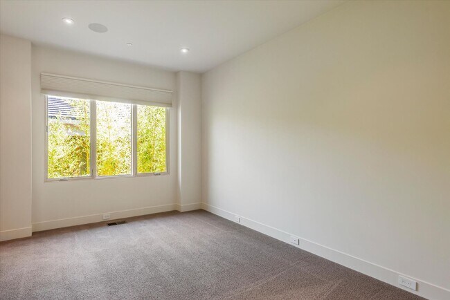 Building Photo - Wow! What a Great Home!