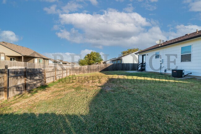 Building Photo - 621 S Longbranch Dr