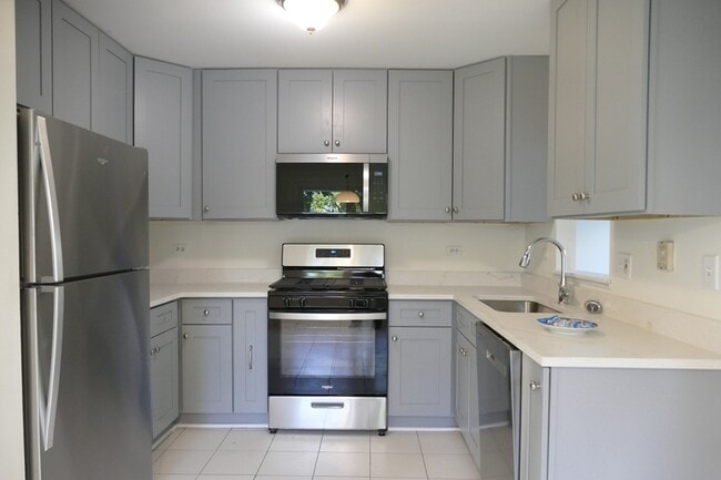 Building Photo - 1076 Crestwood Ln