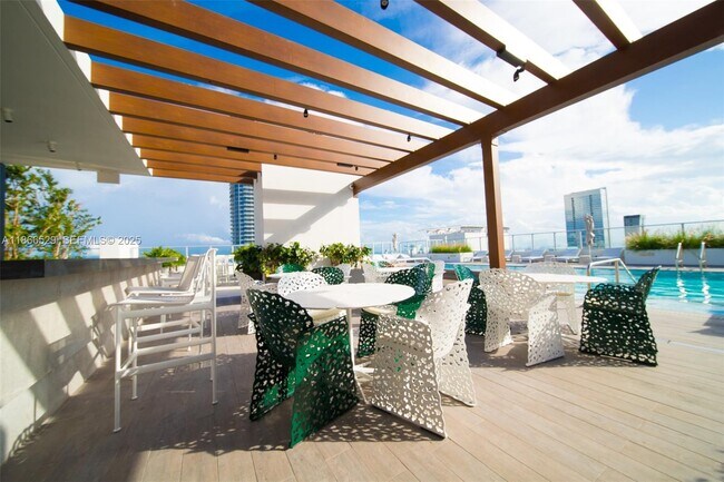 Building Photo - 1010 Brickell Ave