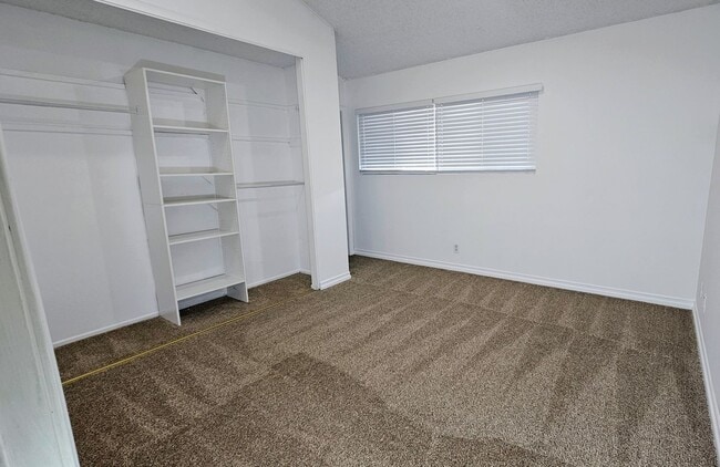 Building Photo - 1139 W Badillo St