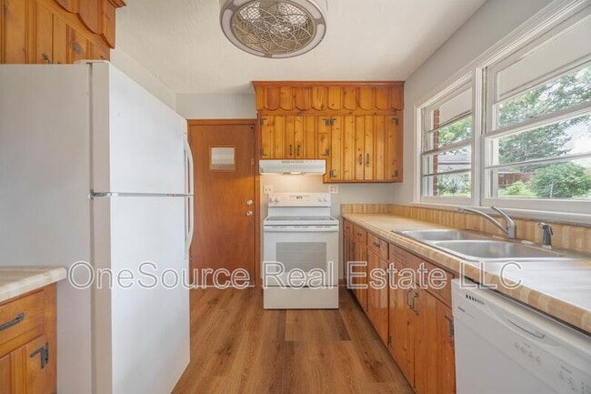 Building Photo - 1248 Cliffwood Dr