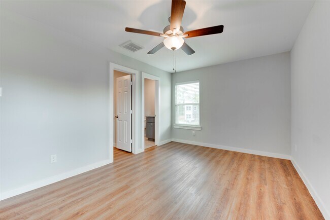 Building Photo - 8635 Sunderland Rd