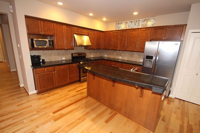 Building Photo - 4 BEDROOM WOODBRIDGE REDMOND HOME FOR RENT...