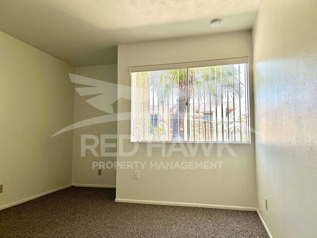 Building Photo - 1111 E University Dr