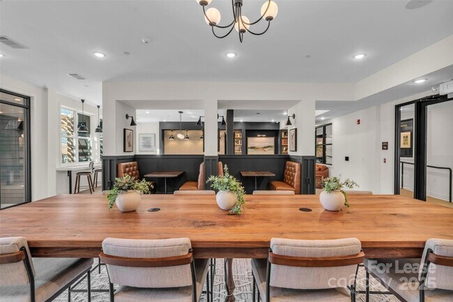 Building Photo - 9821 Research Dr