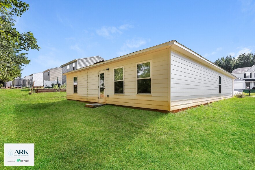 Building Photo - 173 Queens Cir