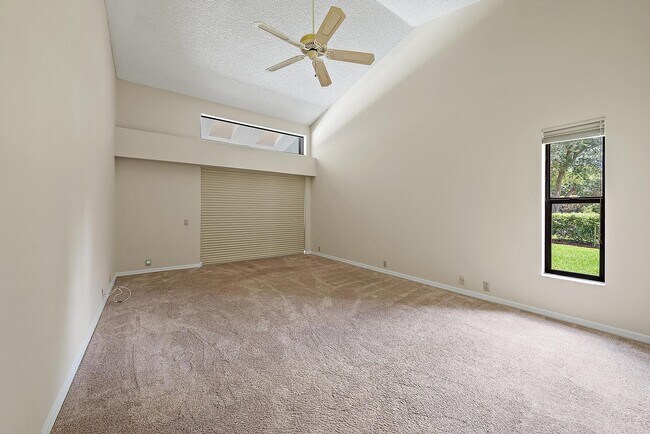Building Photo - 18 Glencairn Rd