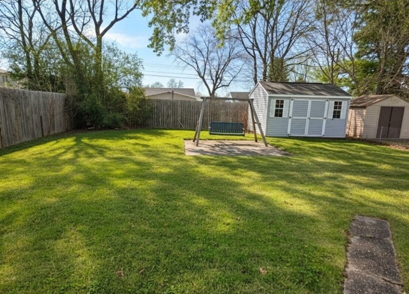 Backyard view & sheed - 1130 Stephen Dr