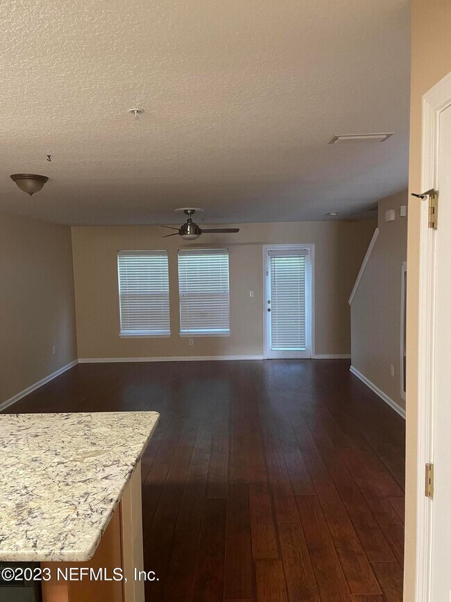 Building Photo - 876 Black Cherry Dr S
