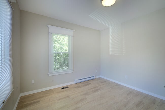 Building Photo - 5232 Brooklyn Ave NE