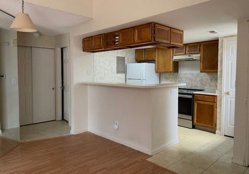 Building Photo - 6036 Gunbarrel Ave