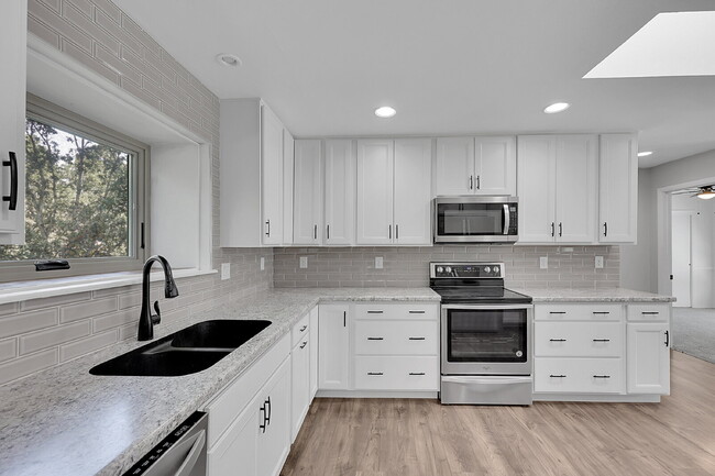 Building Photo - $2,600.00, 4-Bedroom, 3-Baths, Single Fami...
