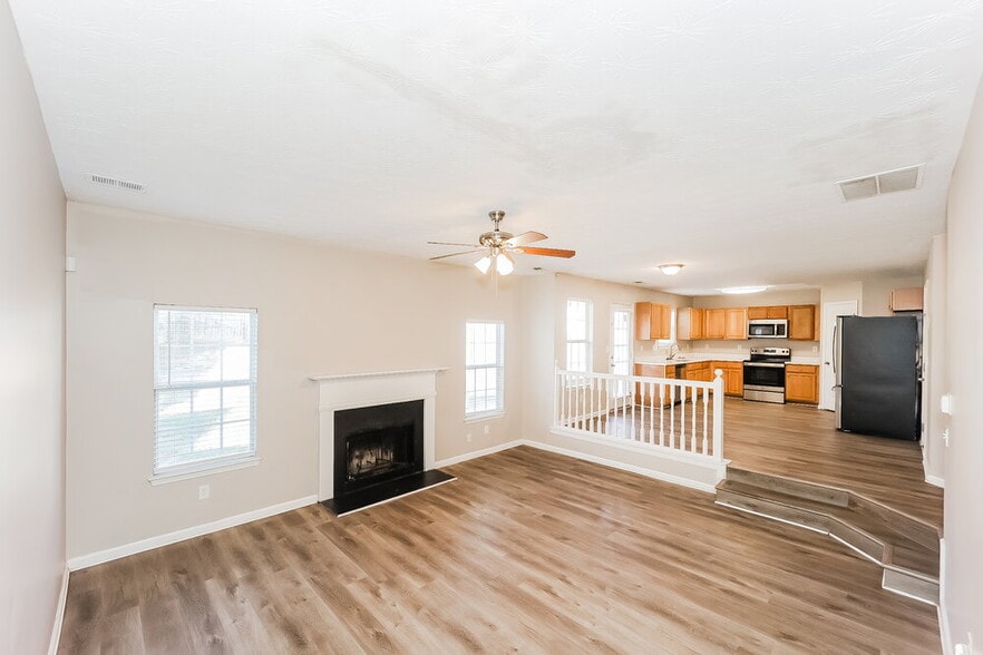 Building Photo - 4021 Castle Way Dr