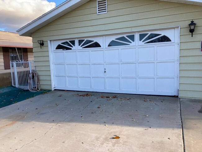 Building Photo - 1354 Jasmine Way