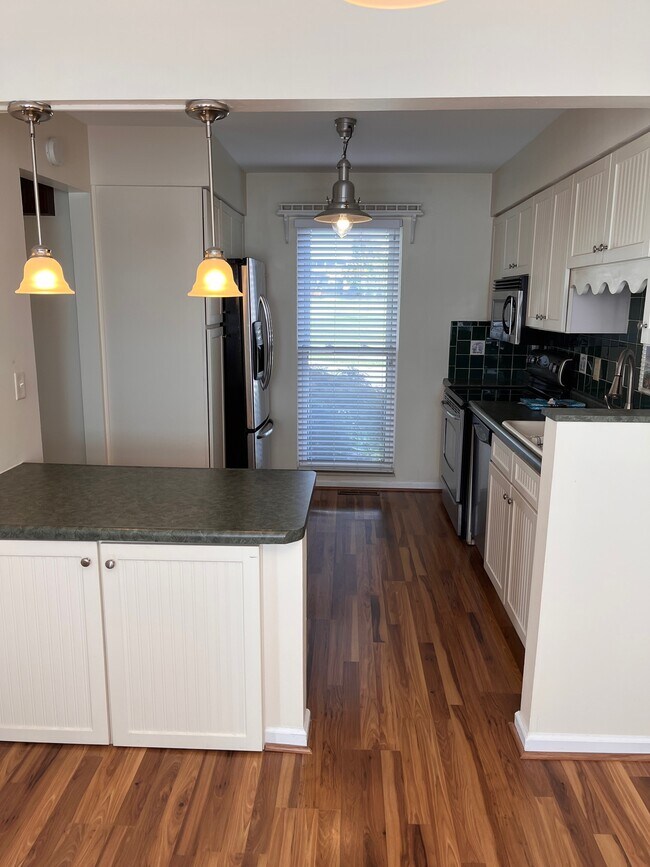 Building Photo - 1071 University Blvd