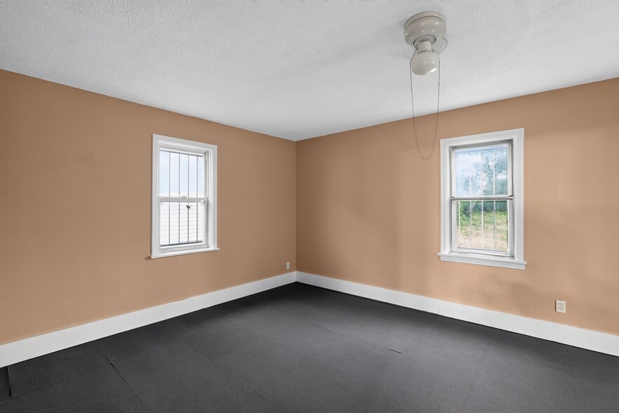 Building Photo - 4010 Ravenwood Ave