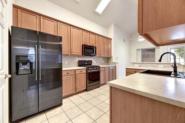 Building Photo - 10516 Beard Ave
