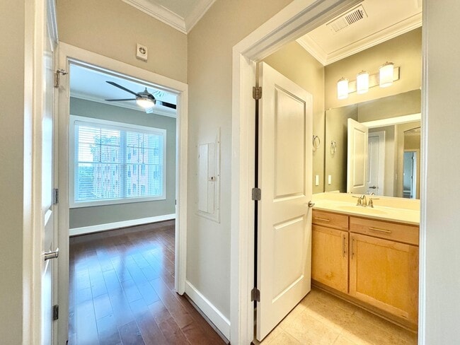 Building Photo - 2 Bedroom in Winstead Commons! Convenient to Lawndale Dr, Battleground Ave, and More!