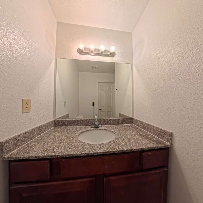 Building Photo - Gated Community | Close To The Strip | 2nd Floor Unit