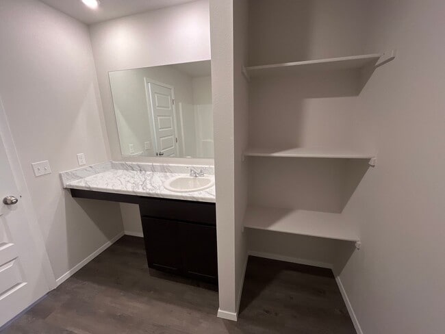 Building Photo - **St Patrick's Day Deal!** NEWER Three Bed...