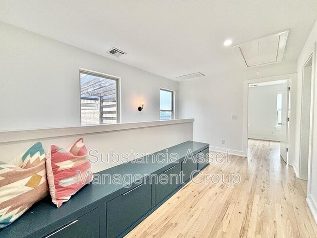 Building Photo - 2800 N McKinley Ave