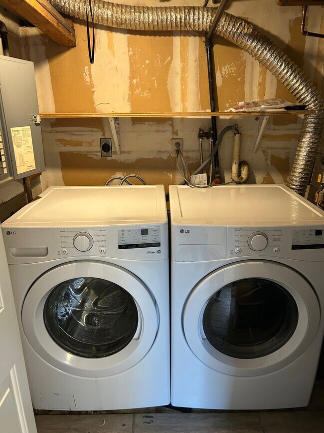 Building Photo - 5 Woodlawn Ave