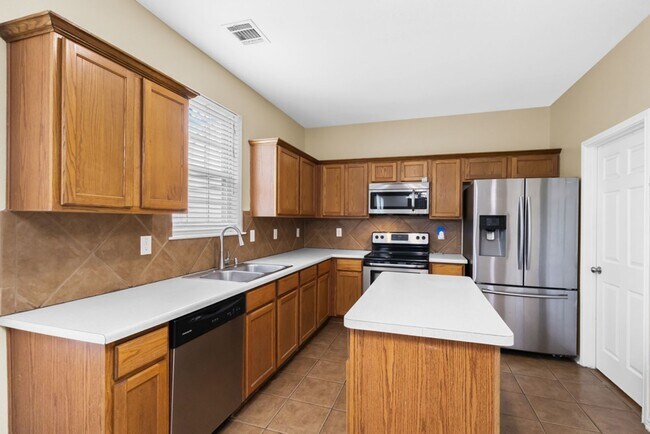 Building Photo - 157 Carmel Dr