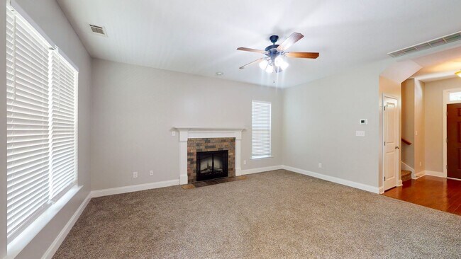 Building Photo - 4004 Ellington Dr