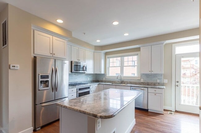 Building Photo - 2909 Chancellor's Way NE