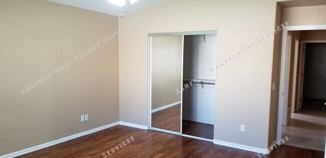 Building Photo - 3 BEDROOM HOME FOR RENT IN PHOENIX WITH POOL