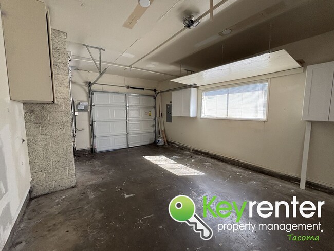 Building Photo - Gorgeous 3 Bed 1 Bath Home in Lakewood, WA!