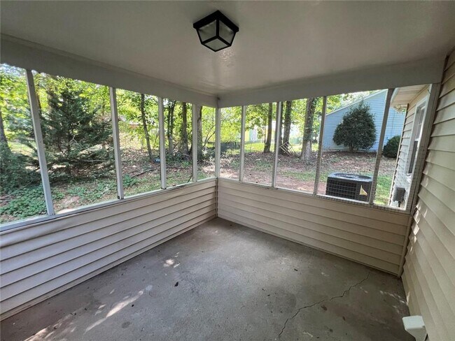 Building Photo - 2735 Fairlane Dr