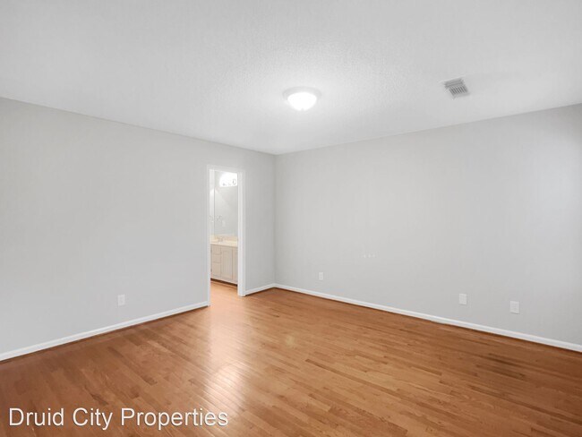 Building Photo - 3 br, 2 bath House - 1015 Mockingbird Lane