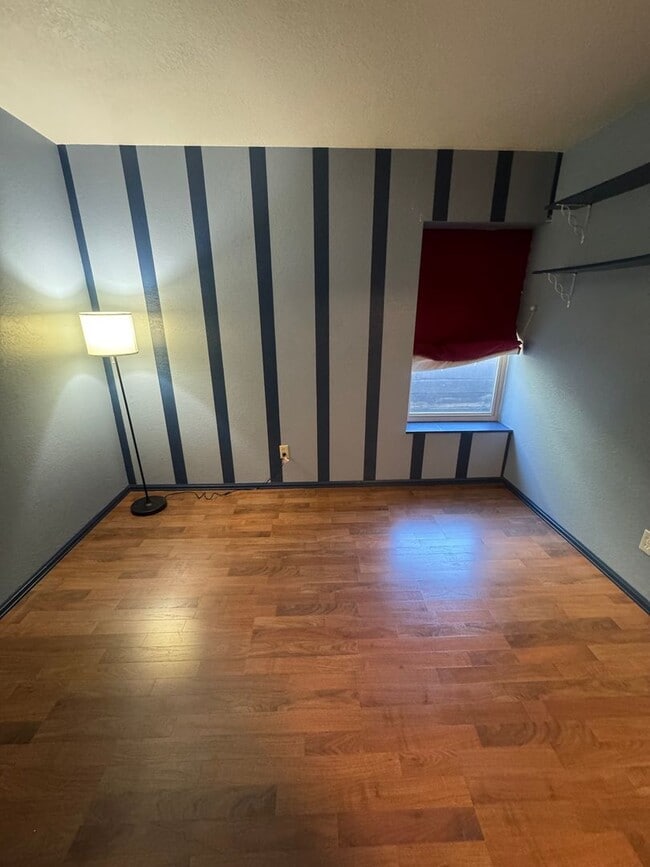 Building Photo - 2 Bedroom Codo in Rockrimmon