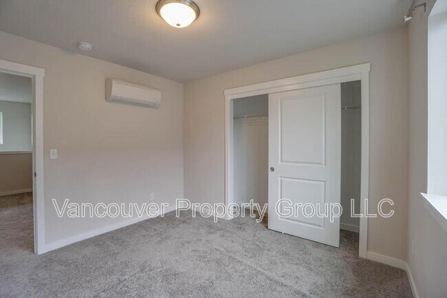 Building Photo - 2904 NE 161st Ct