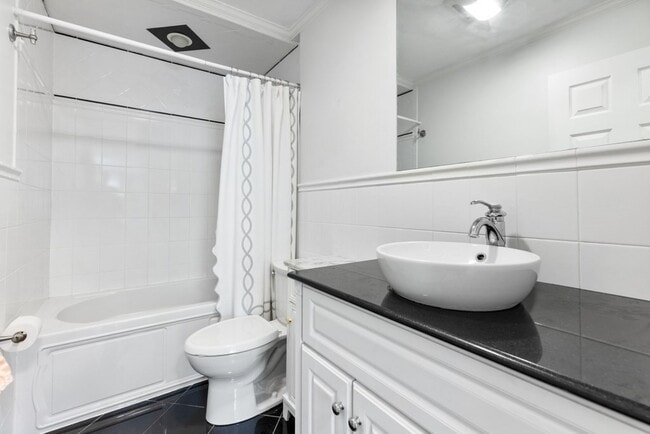 Building Photo - 84 Walpole St