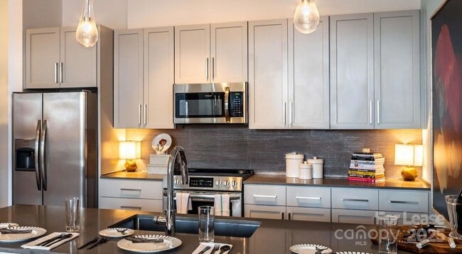 Building Photo - 650 E Brooklyn Vlg Ave