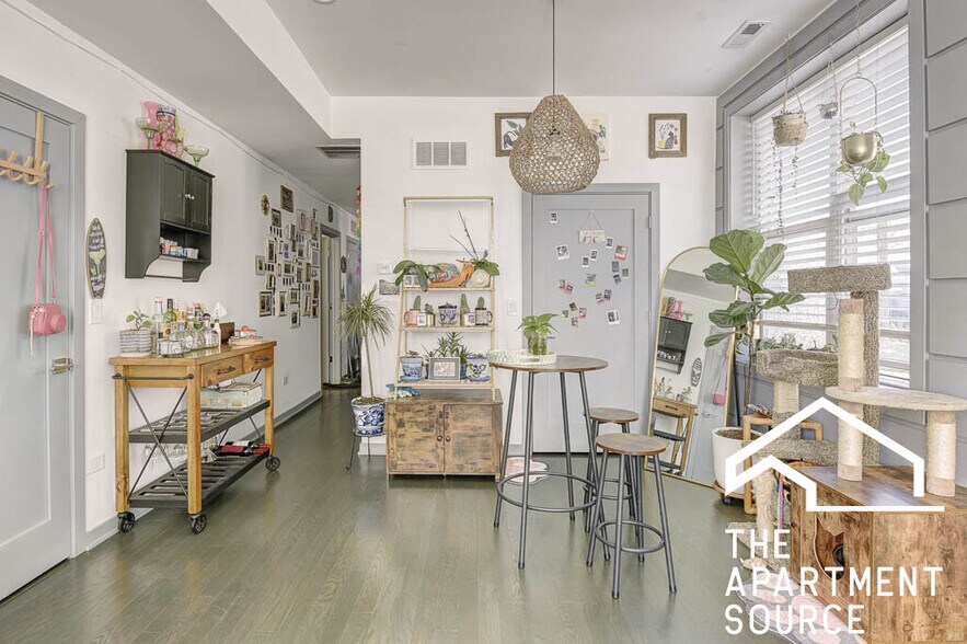 Building Photo - 2834 W Diversey Ave