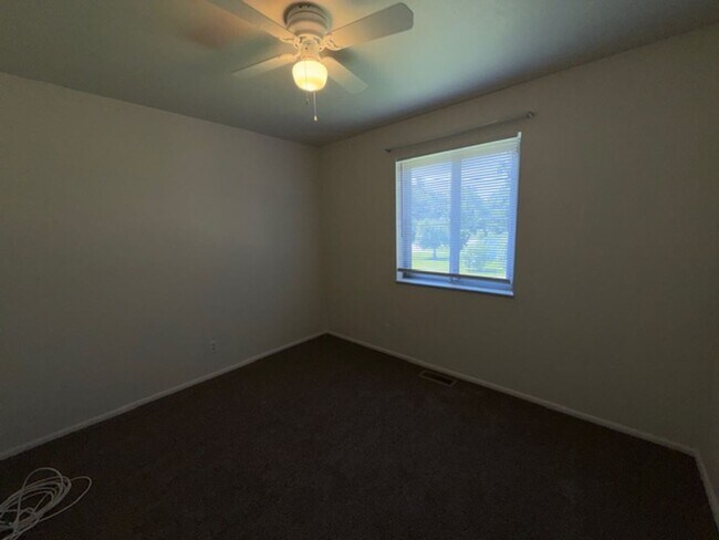 Building Photo - Well-Maintained Split-Level Home in Webster Groves, MO — Spacious & Family-Friendly