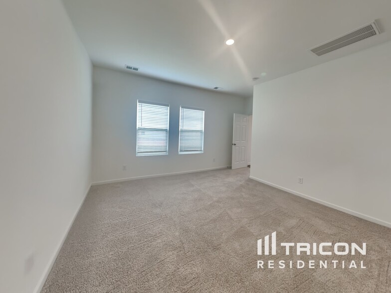 Building Photo - 177 Crabourne Dr