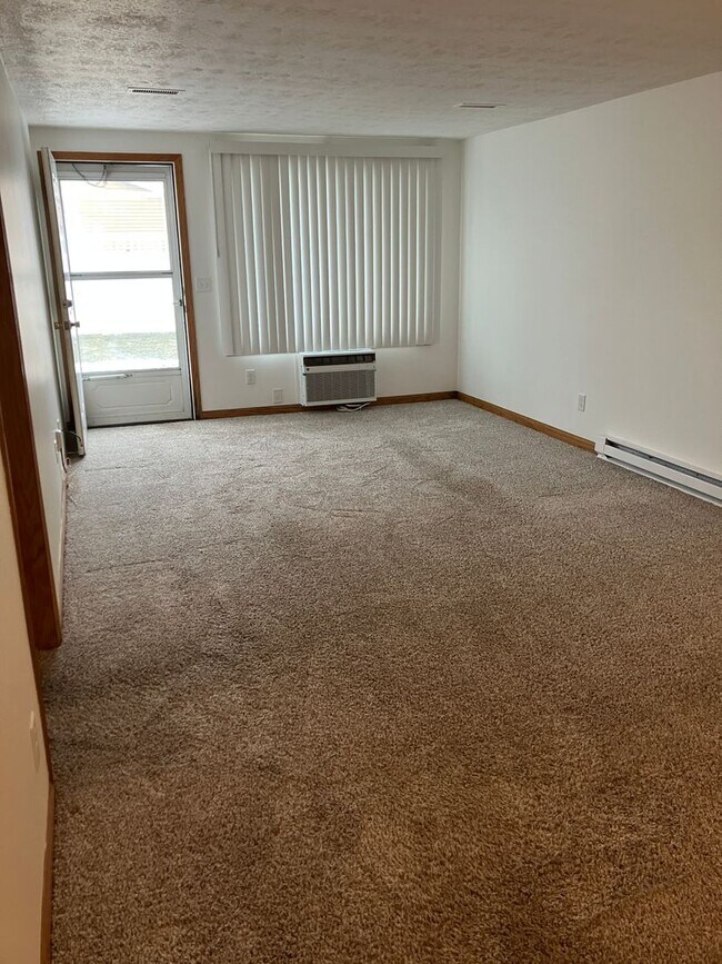 Building Photo - 38 Meadowview Terrace