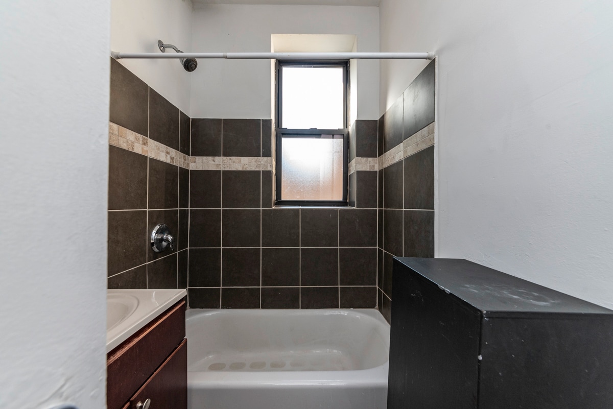 Building Photo - 5704 S Harper Ave