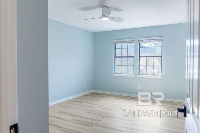 Building Photo - 389 Clubhouse Dr