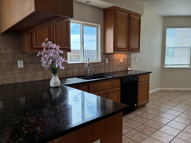 Building Photo - 3197 Dinkey Creek Ave