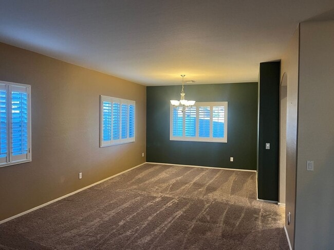 Building Photo - 16412 W Hope Dr